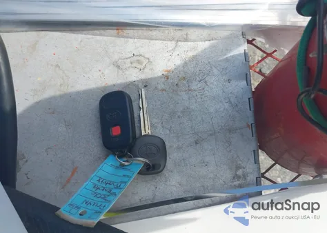 2006 Toyota Matrix Xr z USA, uszkodzony, nr VIN 2T1LR32E06C553677